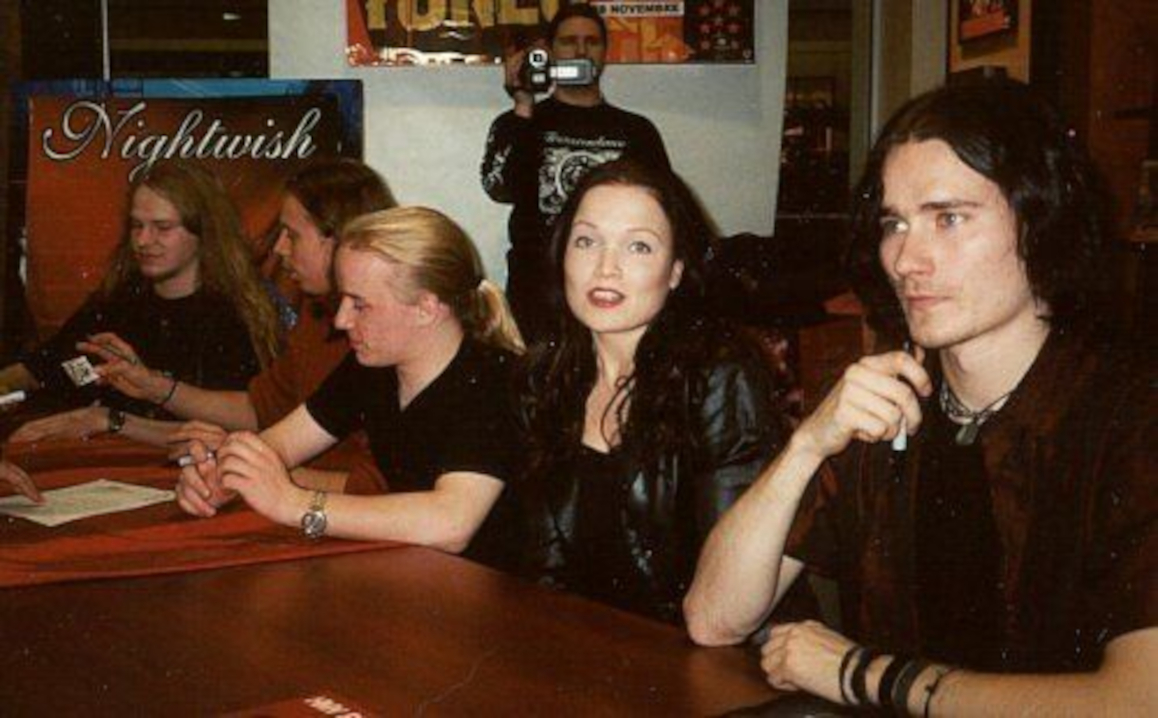 signing